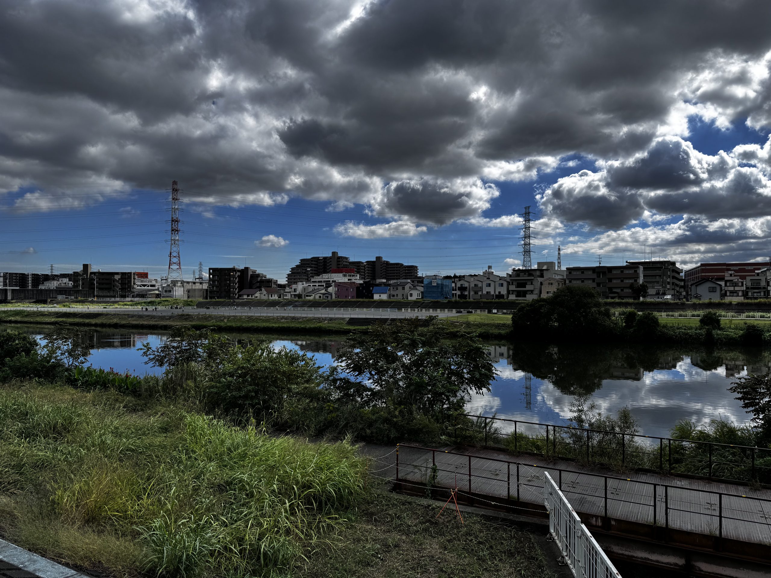 空と川